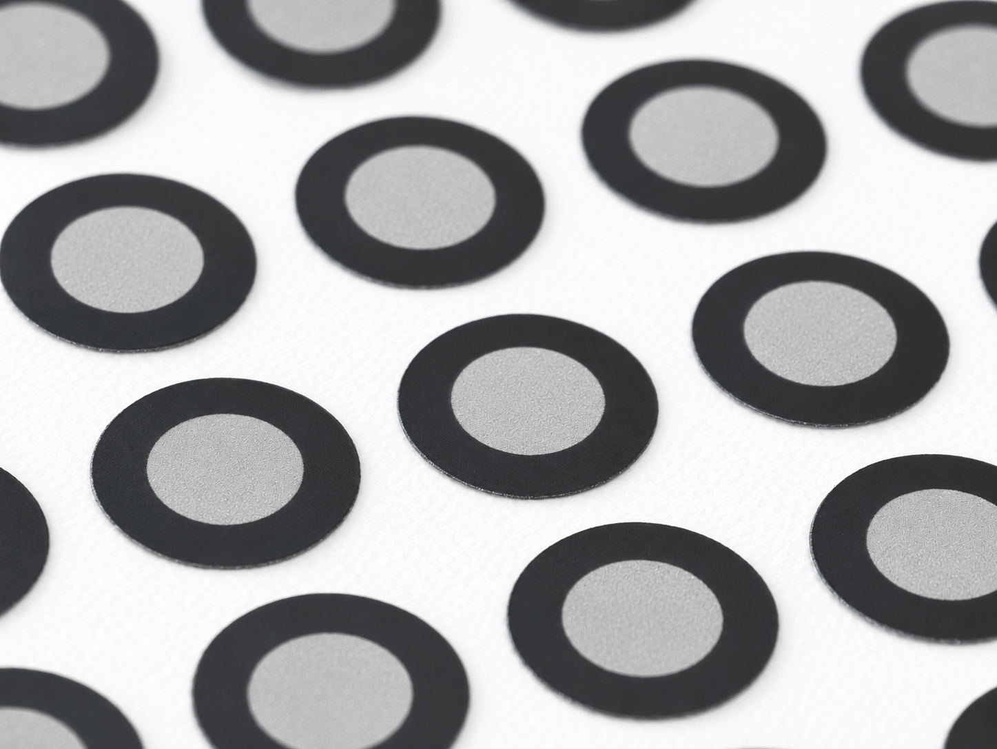 Retro-reflective markers zoom